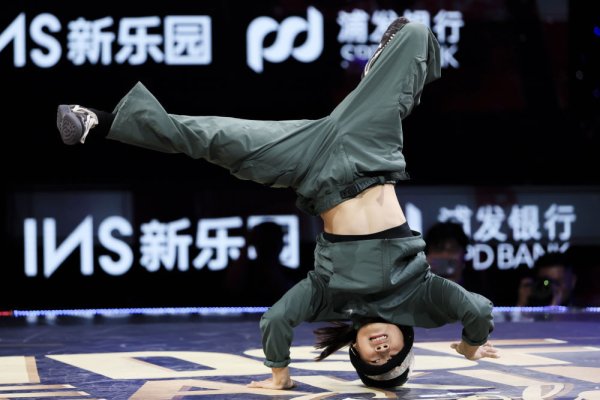 春安配资 郭朴夺得霹雳舞亚锦赛冠军