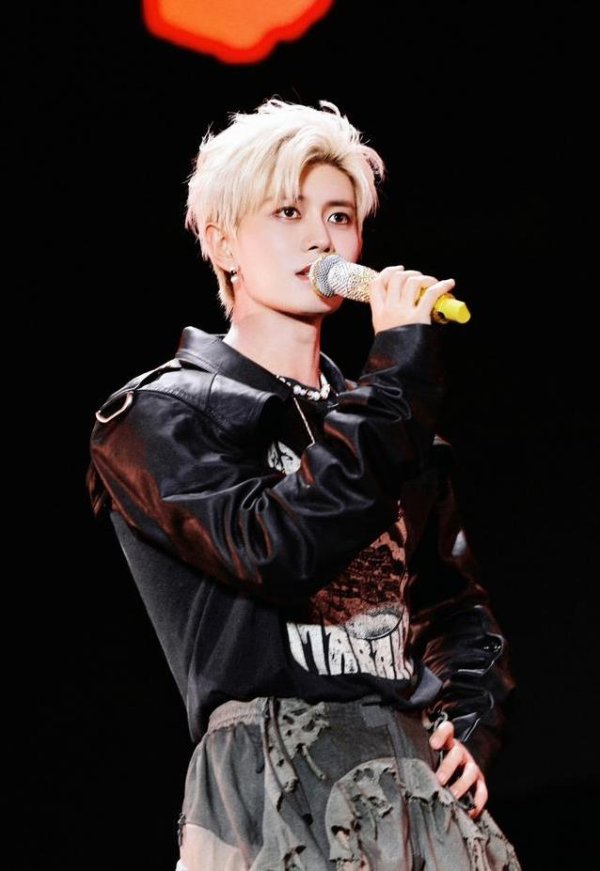 大通证券 任嘉伦听粉丝话跑遍三城，却为何让全场泪目？